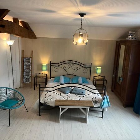 Les Perrieres Bed and Breakfast Saint-Germain-la-Ville Buitenkant foto