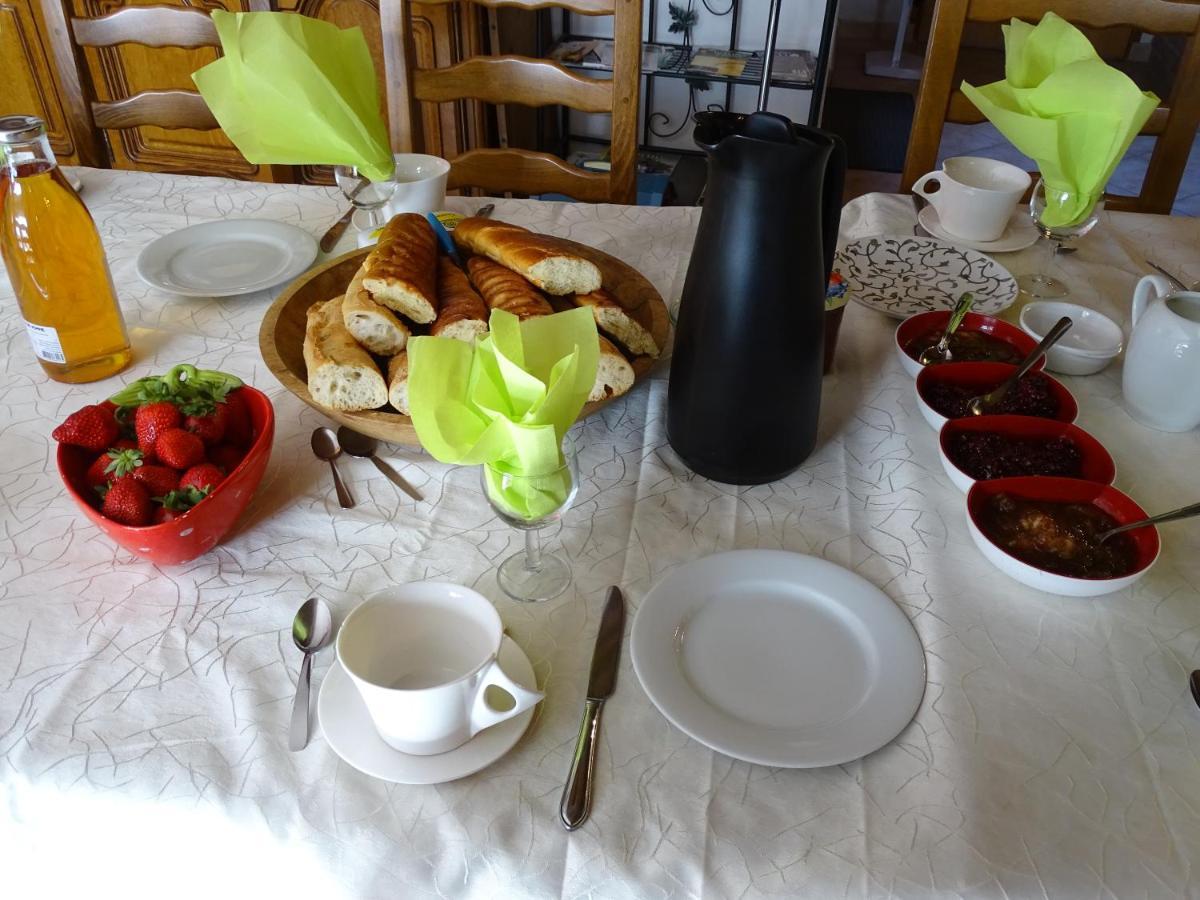 Les Perrieres Bed and Breakfast Saint-Germain-la-Ville Buitenkant foto