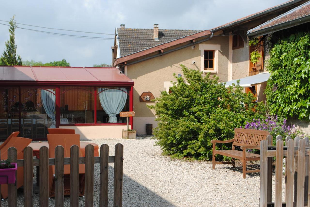 Les Perrieres Bed and Breakfast Saint-Germain-la-Ville Buitenkant foto